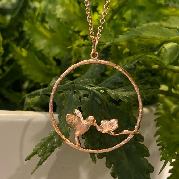 Dainty Rose Gold Hummingbird Necklace - Picture 4 of 4